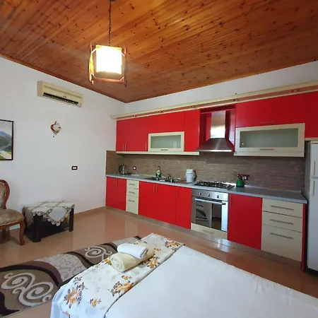 Sara Guest house *